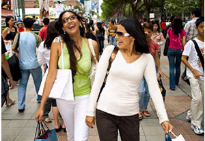 ▲ 아시아 국가 가운데 싱가포르 여성들이 섹스에 가장 적극적인 것으로 나타났다. 사진은 싱가포르의 멋쟁이 거리.ⓒ자료사진