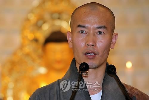 ▲ 지난해 입적한 법정 스님의 상좌로 길상사 주지를 맡고 있던 덕현 스님이 법정 스님 1주기를 앞두고 사퇴해 그 배경에 관심이 쏠리고 있다.ⓒ연합뉴스