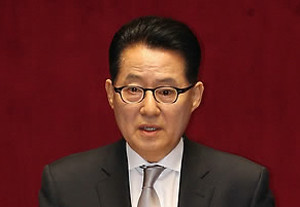 ▲ 박지원 민주당 원내대표가 22일 국회 교섭단체 대표연설을 하고 있다.ⓒ연합뉴스