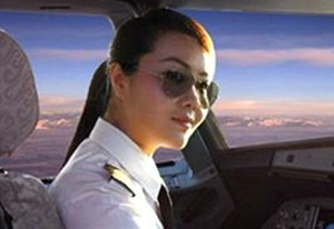 ▲ 중국 국제항공사 소속의 얼짱 여기장 왕정.ⓒ온바오닷컴 캡처