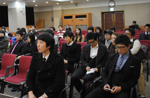 ▲ 한국대학생포럼 소속 대학생 40여명이 ‘복지 포퓰리즘’에 대해 열띤 토론을 벌였다.ⓒ뉴데일리
