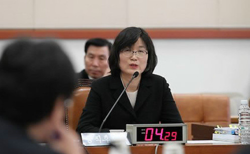 ▲ 헌법재판소 재판관 이정미 후보자가 3일 오전 국회 법사위에서 열린 인사청문회에서 의원들의 질의에 답변하고 있다. ⓒ 연합뉴스