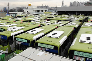 ▲ 파업으로 멈춰선 전주 시내버스들.ⓒ연합뉴스