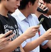 ▲ 지난 4일부터 휴대전화 시간이 맞지 않아 이용자들의 큰 혼란을 겪고 있다. ⓒ 연합뉴스