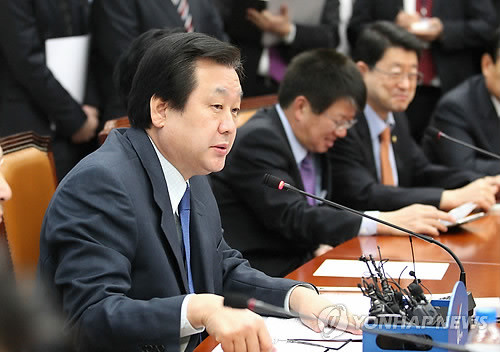 ▲ 한나라당 김무성 원내대표가 8일 오전 국회에서 열린 원내대책회의에서 정치자금법과 관련해 모두발언을 하고 있다. ⓒ연합뉴스