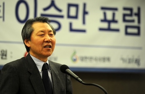 ▲ 양동안 한국학중앙연구원 명예교수가 '해방정국 초기 이승만과 공산당의 대립'이란 주제로 강연을 하고 있다.ⓒ뉴데일리