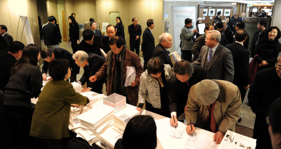 ▲ 9일 프레스센터에서 열린 뉴데일리 이승만 연구소 창립 포럼에는 각계각층의 인사 수백명이 모여 이승만 재평가에 대한 의견을 나눴다. ⓒ 뉴데일리