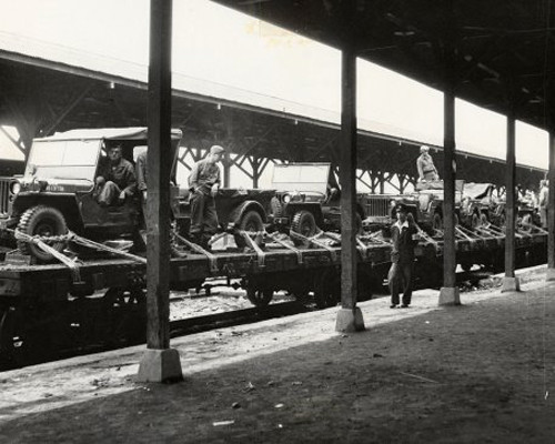 ▲ 1950년 7월 1일 한국에 도착하자마자 경부선 열차를 타고 전선으로 이동중인 '스미스 부대'