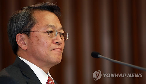 ▲ 양건 감사원장 후보자가 9일 국회에서 열린 이틀째 인사청문회에서 의원들의 질의를 귀담아 듣고 있다. ⓒ연합뉴스