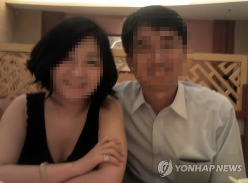 ▲ '상하이 스캔들'의 주인공 덩00씨의 모습. 한국 외교관과 관광하거나 함께 시간을 보내면서 촬영한 모습. ⓒ연합뉴스