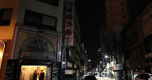 ▲ 정부가 이달부터 시행한 야간조명 제한 조치에 유흥업소의 협조가 가장 미진한 것으로 나타났다. 사진은 서울시 대표 유흥지역인 북창동 일대 모습ⓒ연합뉴스