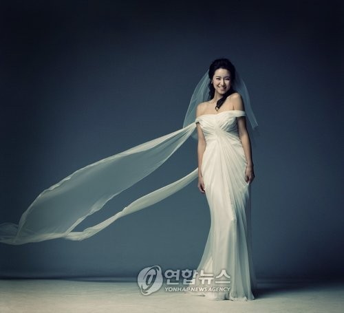 ▲ MBC 이정민 아나운서의 웨딩사진.  ⓒ 연합뉴스