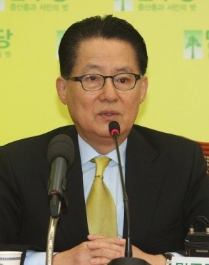 ▲ 박지원 민주당 원내대표는 18일 최시중 방통위원장 후보에 대한 인사청문회 경과보고서를 두고 여야가 부적격으로 판정하는 내용으로 합의하지 않는다면 채택을 거부하겠다고 밝혔다. ⓒ 연합뉴스