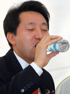 ▲ 서울시 수돗물 아리수를 마시고 있는 오세훈 서울시장 ⓒ 뉴데일리