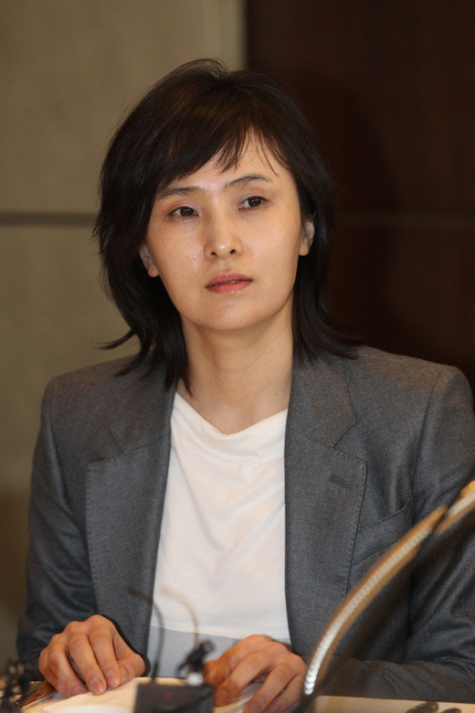 ▲ 신정아씨가 22일 서울 소공동 롯데호텔에서 자신의 수인번호를 제목으로 한 '4001' 자전적 에세이집을 냈다. ⓒ 연합뉴스