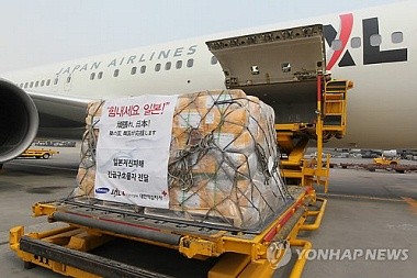 ▲ 24일 오전 김포공항에서 긴급구호물자가 일본 하네다 공항으로 가는 JAL 항공편에 실리고 있다(사진은 특정 기사와 관련 없음).  ⓒ 연합뉴스