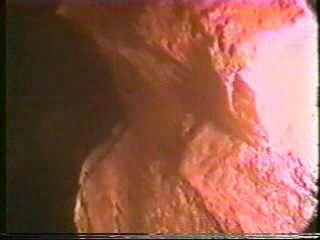 ▲ 인공적으로 깨진 모양이 선명한 땅굴 벽면.