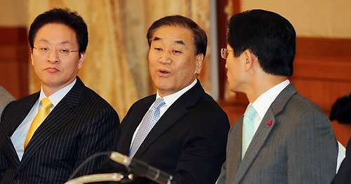 ▲ 왼쪽부터 정두언 최고의원, 이재오 특임장관, 김문수 경기지사ⓒ연합뉴스