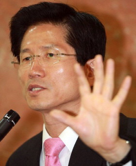 ▲ 김문수 경기도지사가 30일 오전 서울 영등포구 여의도동 렉싱턴 호텔에서 열린 한나라당 재정위원회 특강에서 발언하고 있다. ⓒ 연합뉴스