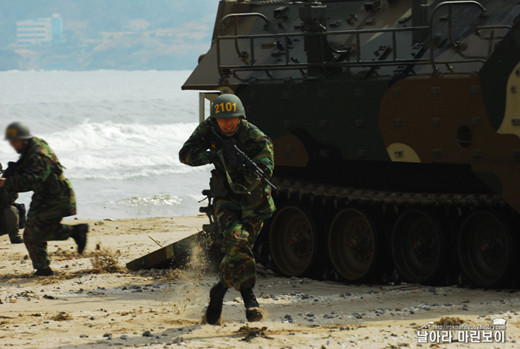▲ 현빈의 해병대 훈련사진.ⓒ날아라 마린보이