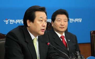 ▲ 한나라당 김무성 원내대표가 31일 오전 서울 여의도 한나라당사에서 열린 최고위원회의에서 동남권 신공항 문제와 관련, 발언을 하고 있다. ⓒ 연합뉴스