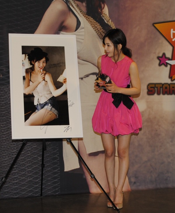 ▲ 31일 오후 서울 강남구 카페베네에서 열린 스타화보 제작발표회에 참석한 배우 남규리.  ⓒ 뉴데일리