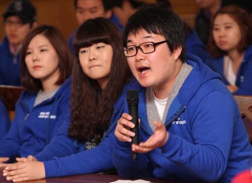 ▲ 이번 캠프에서 새터민들의 증언을 직접 들은 남한 대학생들의 충격은 상상 이상이었다. 사진은 둘째날 벌어진 토론회에서 남한 대학생이 발언하는 모습. ⓒ 뉴데일리