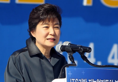 ▲ 한나라당 박근혜 전 대표가 4일 대구시 달성군 구지면에서 열린 'IT기반 지능형자동차 부품시험장 건립 기공식'에 참석해 축사를 하고 있다. ⓒ 연합뉴스