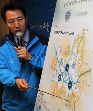 ▲ 오세훈 서울시장이 5일 기자회견에서 2030서울기본도시계획을 설명하고 있다. ⓒ 연합뉴스