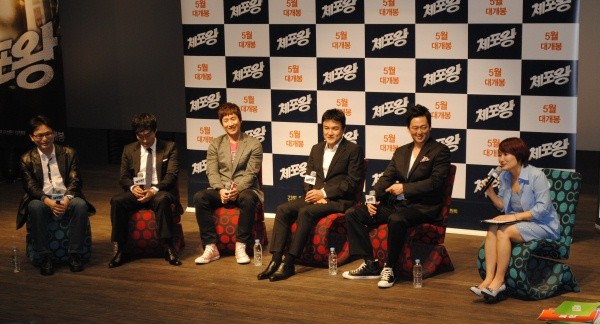 ▲ 좌측부터 임찬익 감독, 배우 이성민, 이선균, 박중훈, 김정태, 박경림(사회자).  ⓒ 뉴데일리