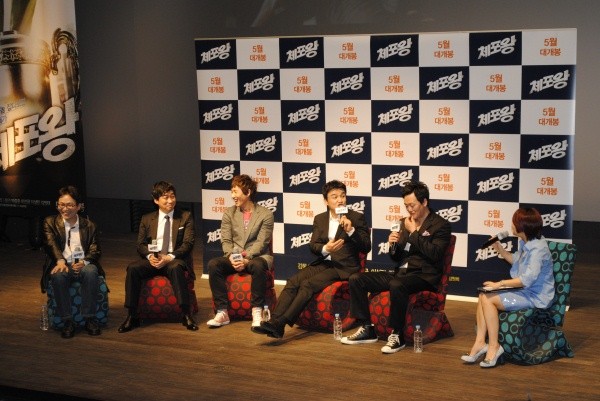 ▲ 사진 좌측부터 임찬익 감독, 배우 이성민, 이선균, 박중훈, 김정태. 박경림(사회자).  ⓒ 뉴데일리