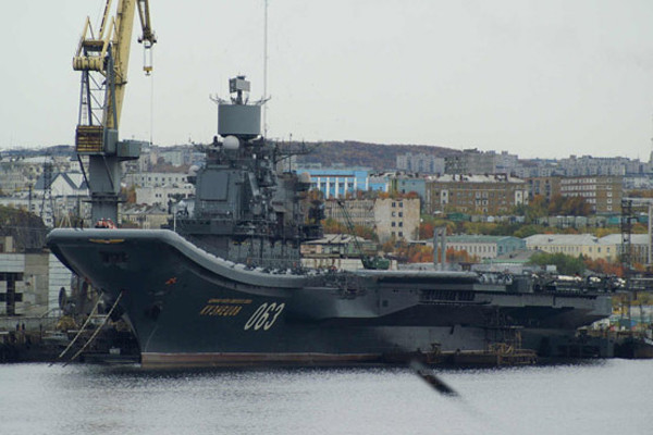 ▲ 중국이 곧 시험운항할 항공모함 '스랑(施琅)'의 모습. 2002년 우크라이나로부터 사들인 舊소련의 '어드미럴 쿠즈네초프'급 항모를 개량한 것이다.