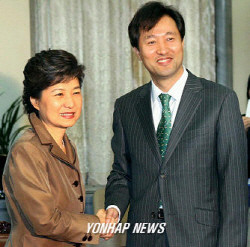 ▲ 지난 11일 안희정 충남지사가 김문수 경기지사를 초청해 마련한 안보와 통일 특강에서 함께 발언하는 모습.ⓒ자료사진