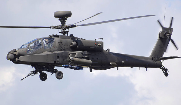 ▲ 美육군의 AH-64D 롱보우 아파치 공격헬기. 웬만한 기관총에도 견디는데다 20km 밖의 적을 탐지할 수 있는 능력을 갖췄다. 현재 유럽 국가들, 사우디아라비아, 이집트, 네델란드, 대만 등이 도입했다. 우리 군도 도입할 계획이다.