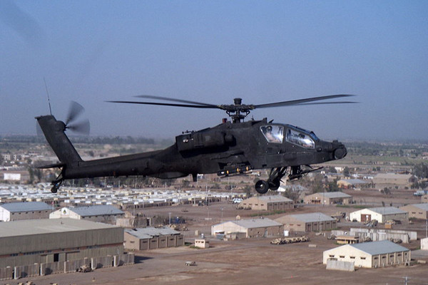 ▲ AH-64A 아파치 헬기. 롱보우 아파치 헬기의 원형이다. 미국은 현대화 작업을 통해 이 중 일부를 롱보우로 개조했다.