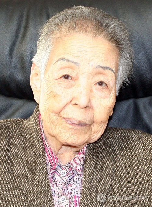 ▲ 프랑스가 병인양요 때 약탈해간 외규장각 도서를 프랑스국립도서관(BNF)에서 처음으로 발견한 박병선 박사.ⓒ연합뉴스