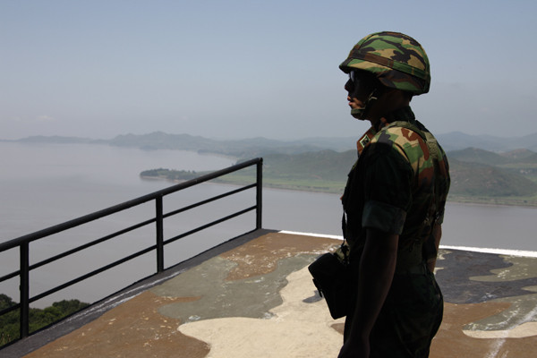 ▲ NLL을 바라보는 해병은 무슨 생각을 하고 있을까. NLL과 해병대는 뗄레야 뗄 수 없는 사이다.