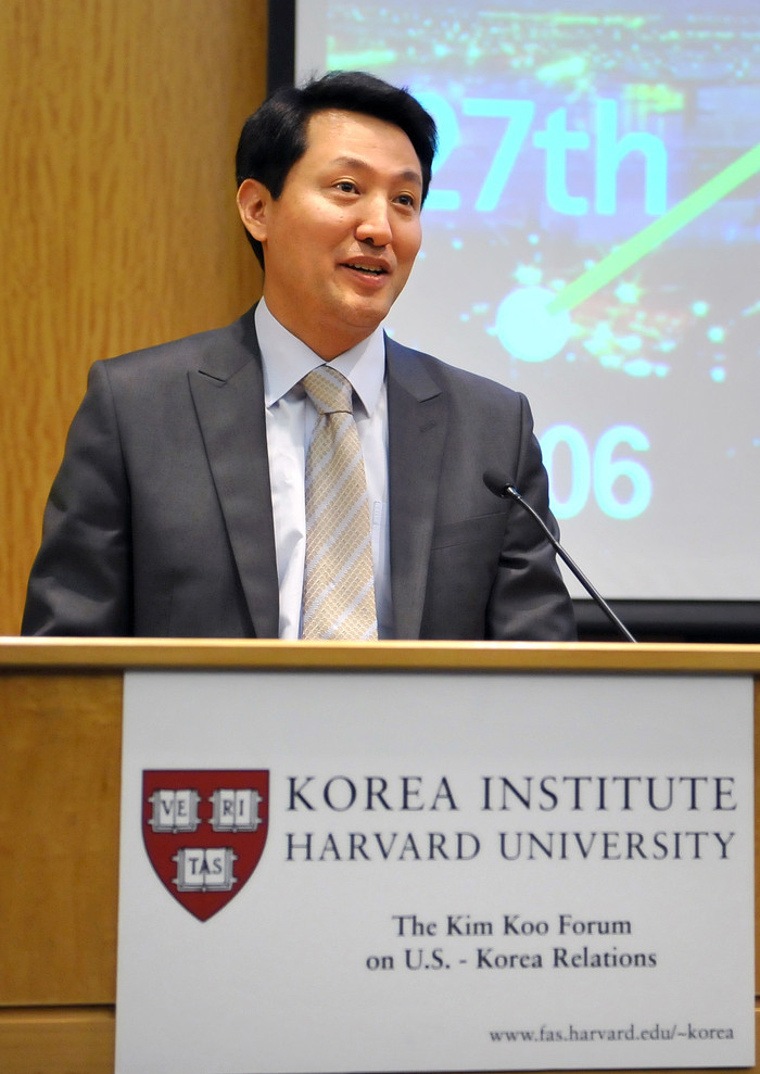 ▲ 19일 오세훈 서울시장이 미국 하버드대 케니디스쿨에서 강의를 펼치고 있다.ⓒ 서울시