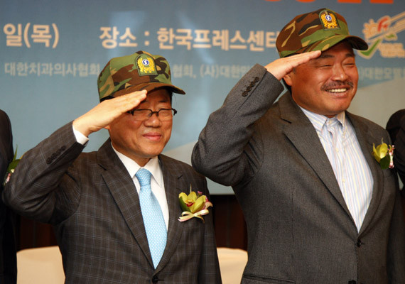 ▲ 왼쪽부터 엄용수와 김흥국 ⓒ 추진혁 기자