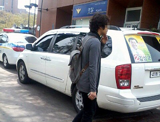 ▲ 경찰 순찰차량 통행로에 세워진 유세 차량.ⓒ시민 제공