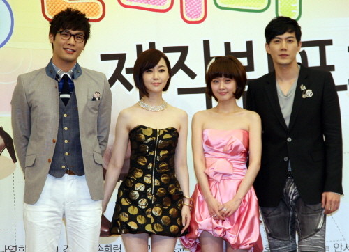 ▲ 포즈를 취하고 있는 배우들(좌측부터 최다니엘, 김민서, 장나라, 류진) ⓒ추진혁 기자