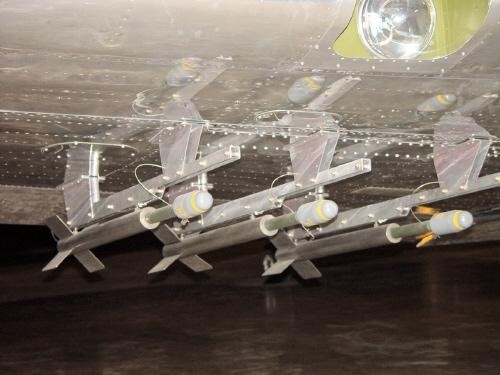 ▲ T-6에 장착된 연막 로켓탄(출처:http://www.cybermodeler.com/aircraft/t-6) ⓒ