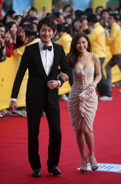 ▲ 전주국제영화제 홍보대사를 맡고 있는 배우 정일우와 김소은이 레드카펫 입장을 하고 있다.  ⓒ 노용헌 기자