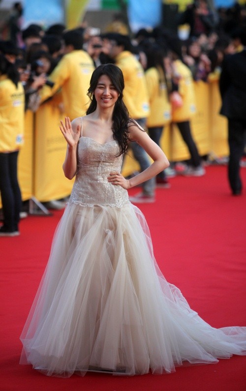 ▲ 레드카펫 입장을 하고 있는 배우 박하선.  ⓒ 노용헌 기자