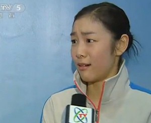 ▲ 김연아가 중국 언론의 황당한 질문에 당황해 하고 있다.ⓒ중국 CCTV 캡처