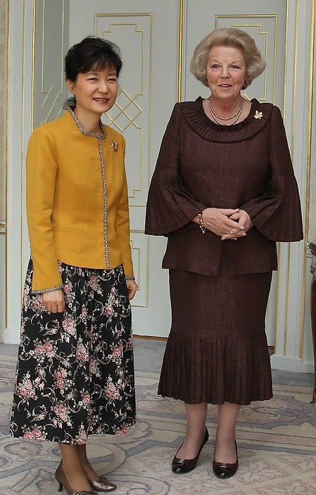 ▲ 한나라당 박근혜 전 대표와 베아트릭스 네덜란드 여왕이 29일 네덜란드 헤이그 텐 보쉬궁에서 접견하고 있다. ⓒ연합뉴스
