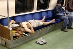 ▲ 공익요원이 지하철에서 흔히 볼 수 있는 꼴불견 시민에 대한 글을 올려 눈길을 끌고 있다.ⓒ디시뉴스 캡처