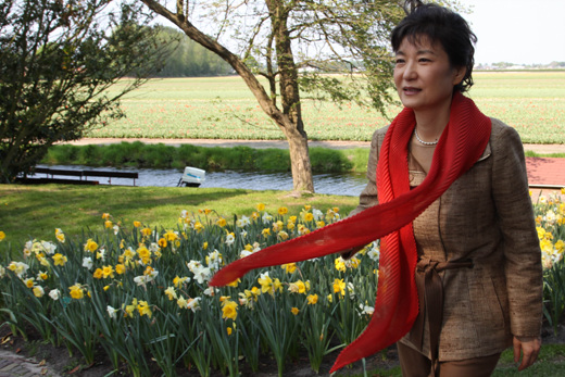 ▲ 이명박 대통령의 특사로 유럽을 방문중인 박근혜 전 한나라당 대표가 '박근혜 역할론'이 대세로 자리잡은 국내정치와 거리를 둔 채 특사임무를 수행하고 있다. ⓒ 연합뉴스