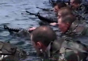 ▲ 미 해군의 특수전부대 '네이비 실'의 훈련.ⓒ유코피아닷컴 캡처