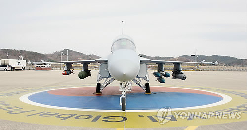 ▲ 경남 사천에 본사를 둔 한국항공우주산업㈜(대표 김홍경 KAI)이 국산 초음속 고등훈련기(T-50)를 공격기로 개조개발한 FA-50.ⓒ연합뉴스